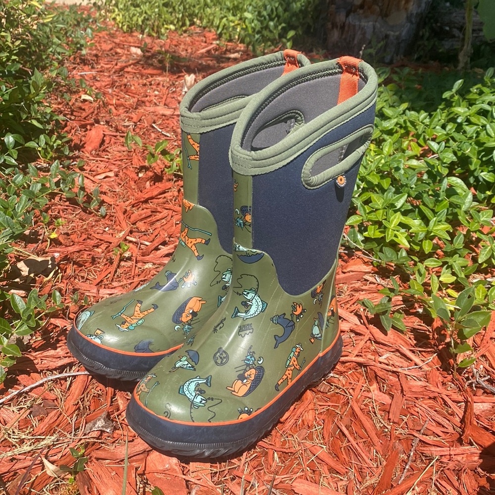 Bogs kids size 13 boots. Fishing pattern tall Bogs boot